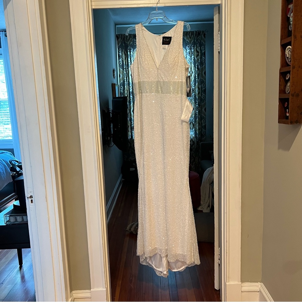 NWT MAC DUGGAL SCALLOPED NECKLINE SEQUINED EVENING/WEDDING GOWN - White, Sz 14 - Picture 2 of 12